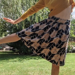High waisted printed and pleated skirt